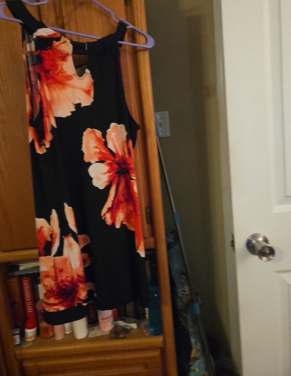 Beautiful White House Black Market Dress.
